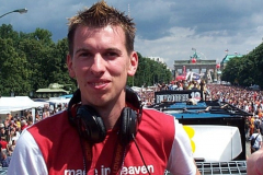 2003-07-12_loveparade_berlin_1